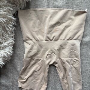 Assets by Spanx Booty Lifting Shapewear